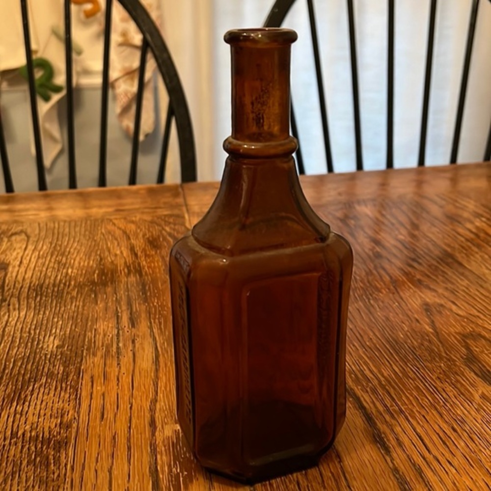 VINTAGE ANTIQUE BROWN LONG NECK BOTTLE